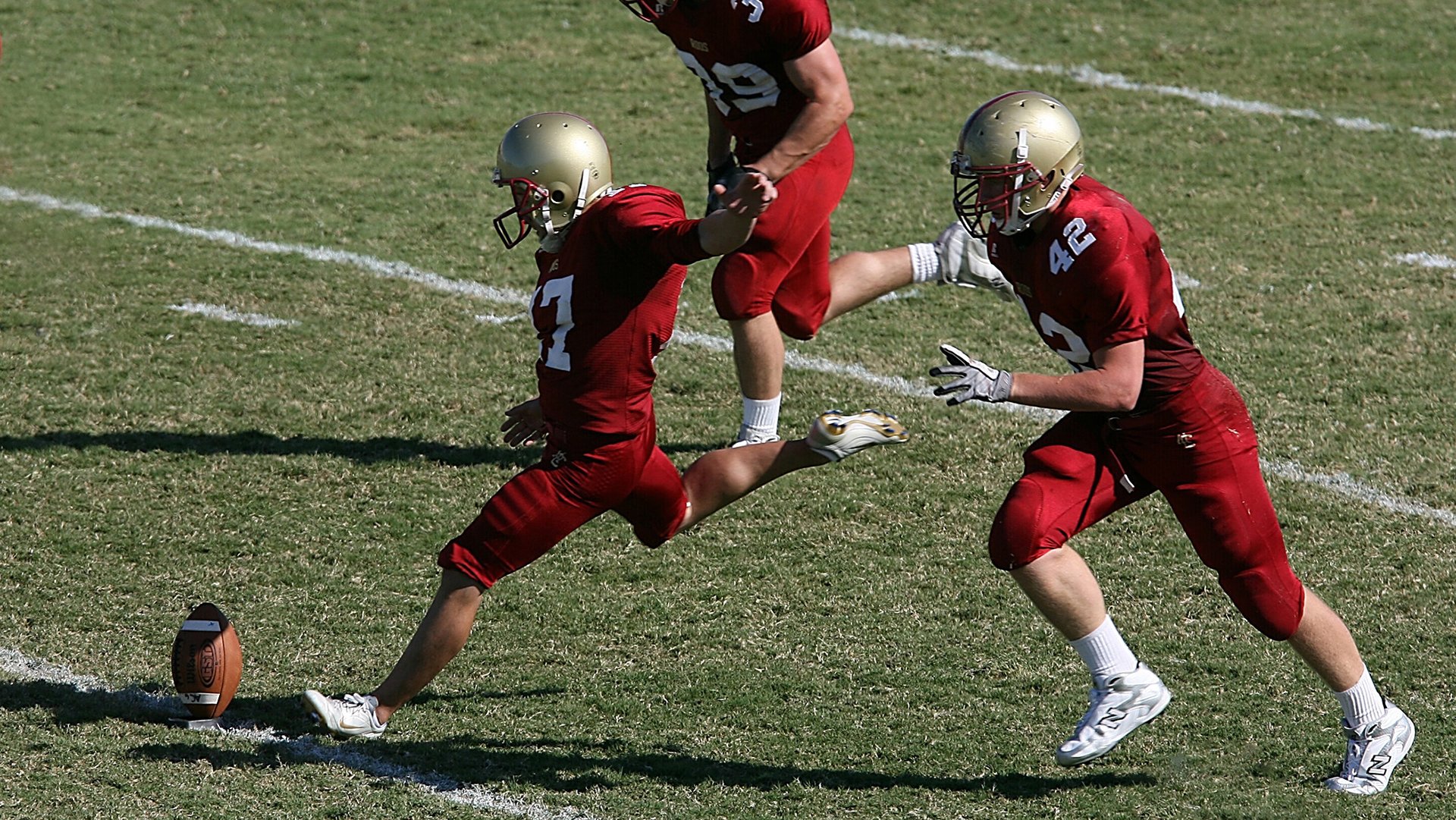 双前腰压迫第一线打破对手节奏,双前腰4222